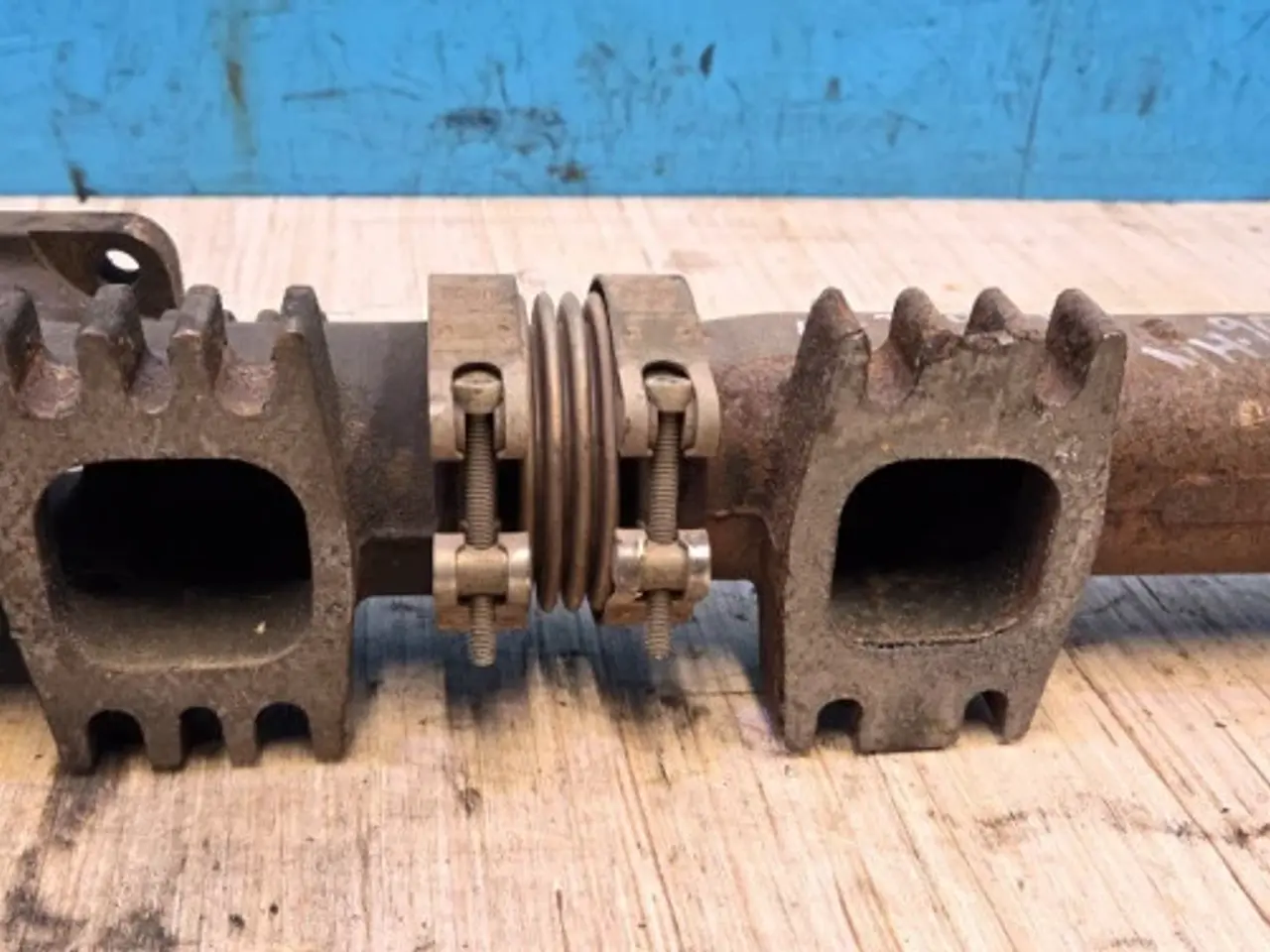 Billede 9 - Case 9010 Udstødningsmanifold 504046508