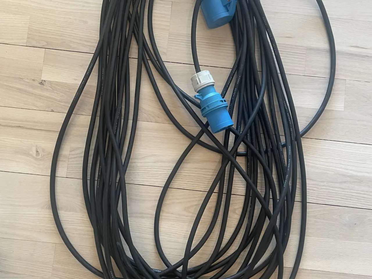 Billede 1 - Elektrisk kabel med CEE-stik 25mx1.5mm