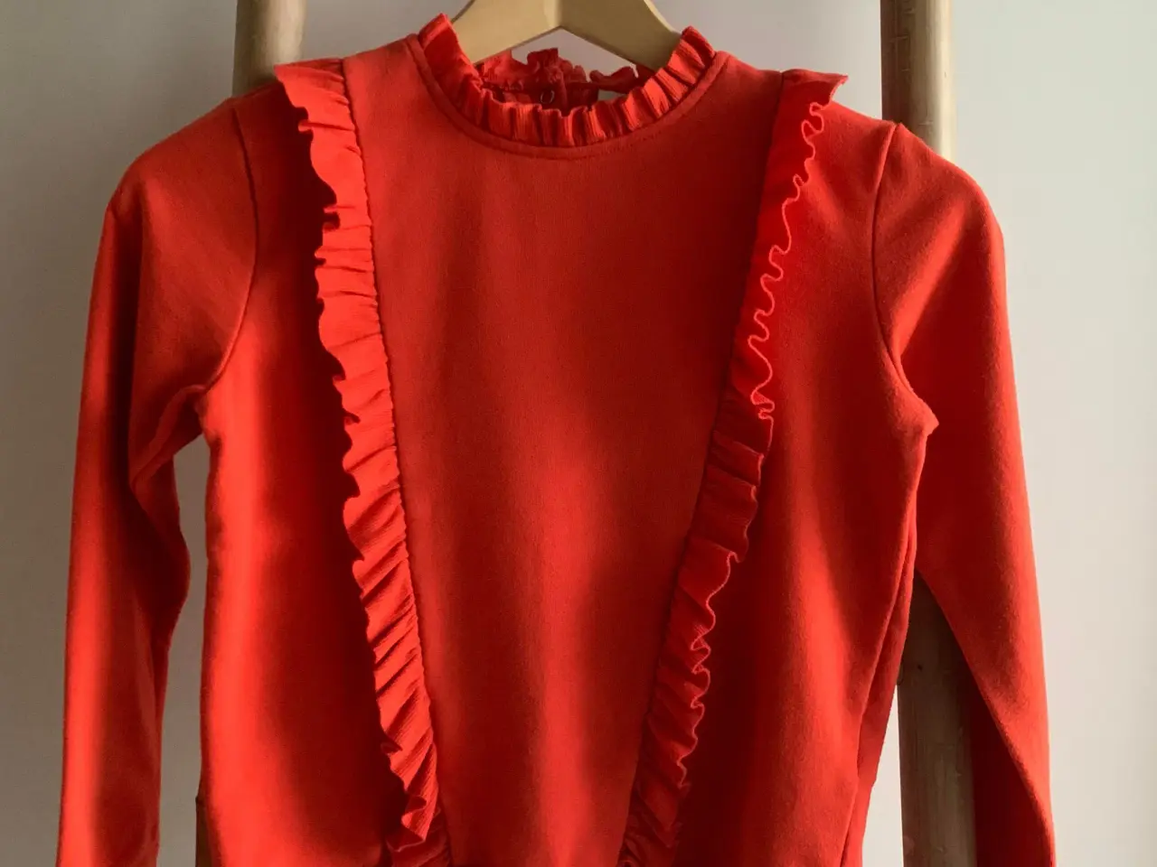 Billede 1 - Name it bluse med flæser, str. 134-140