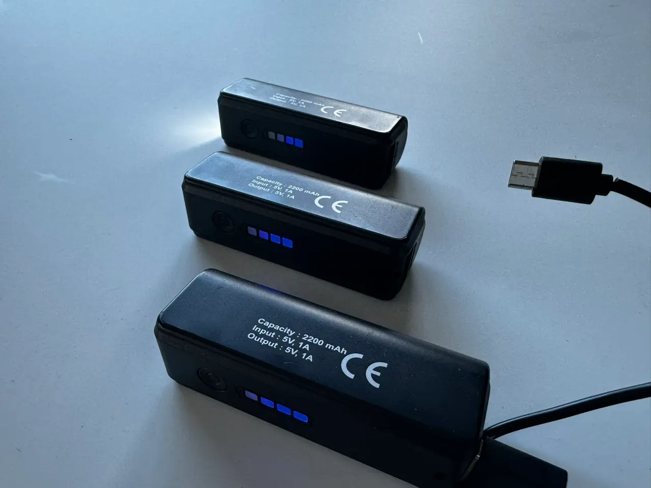 Billede 1 - Powerbank, 2200 mah. med LED lommelygte - 3 stk.