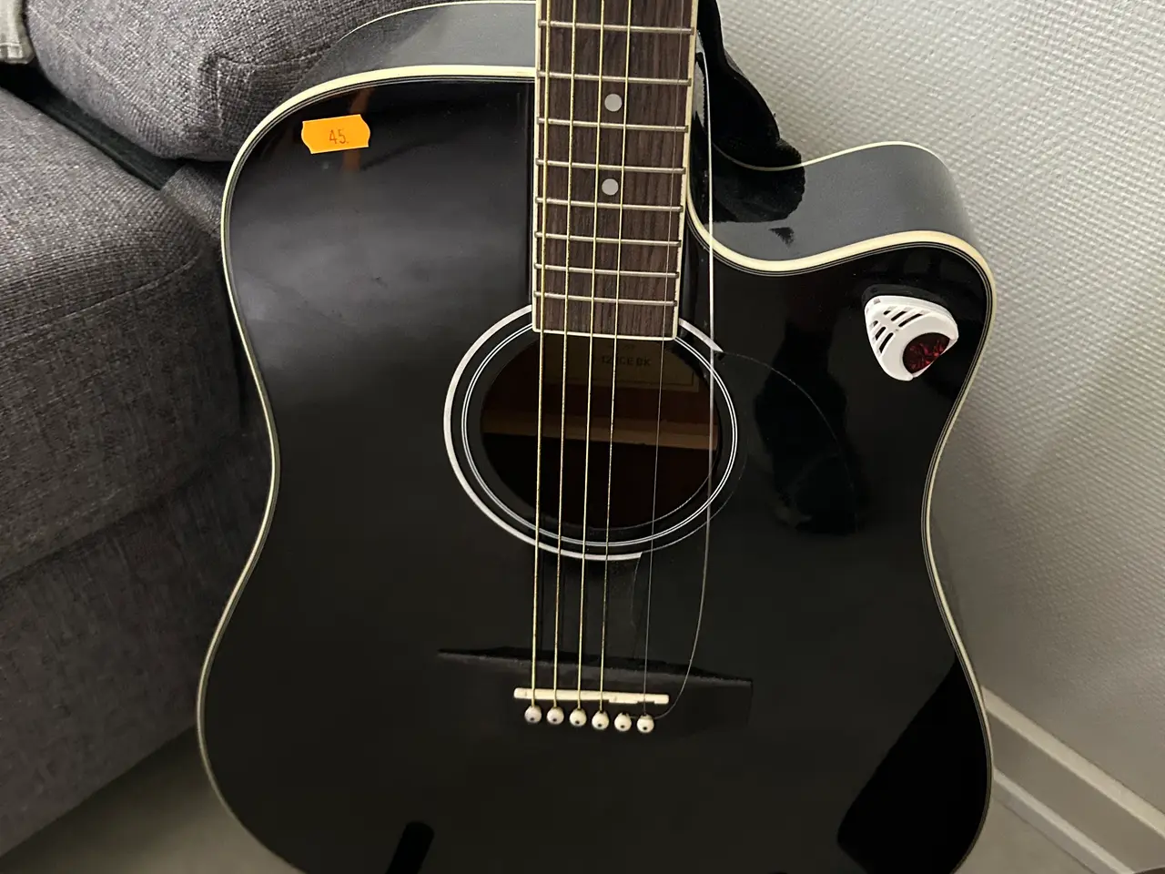 Billede 4 - 2 skt. Guitar samt tromme.