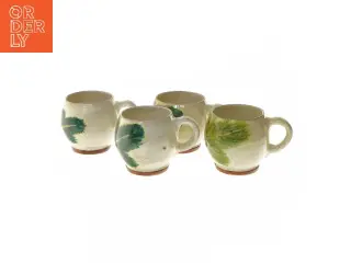 Sæt af keramikkrus med gran motiv (str. 9x8 cm, 4 styk cm) fra Munk Holte