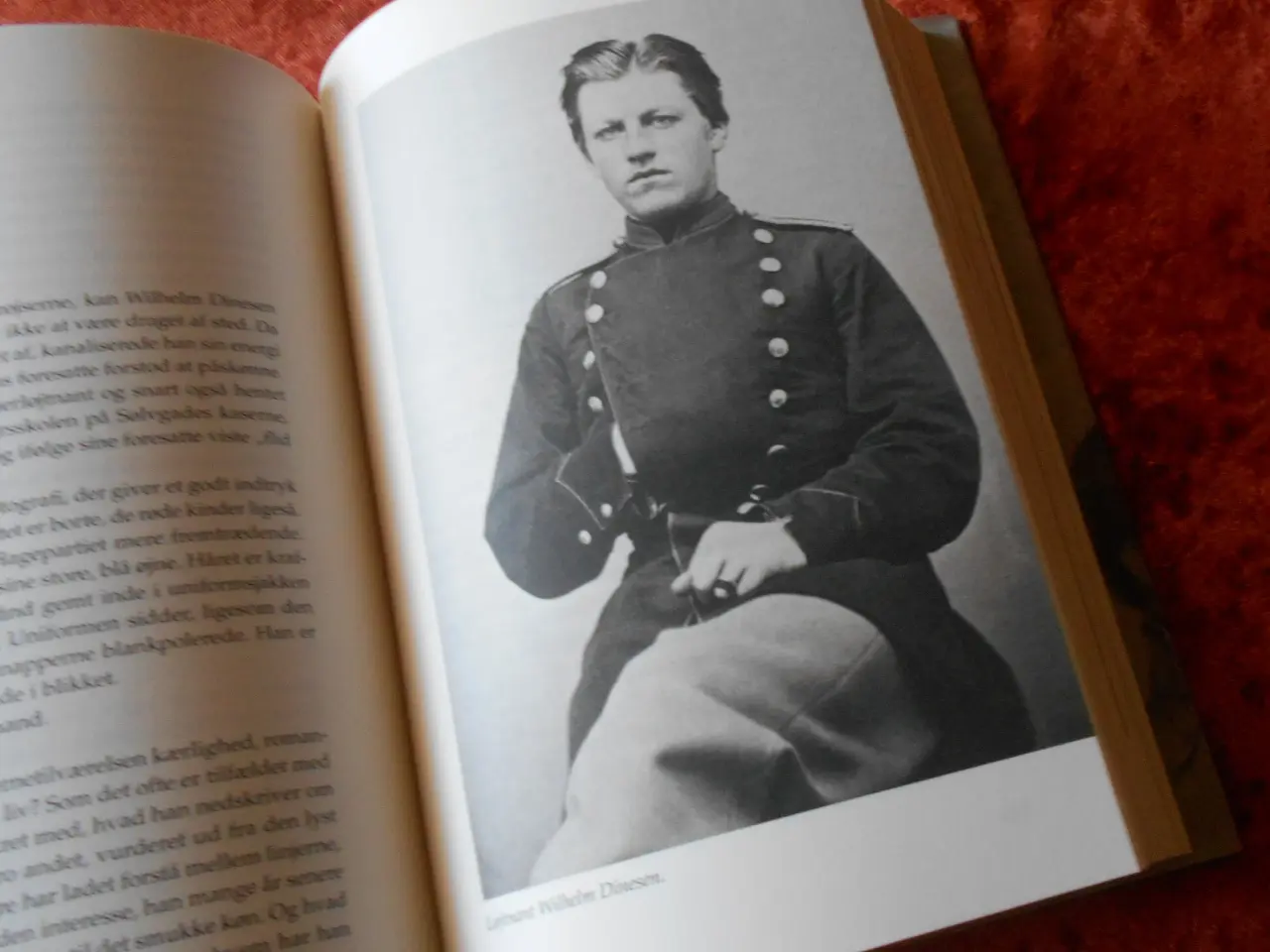 Billede 3 - Kaptajn Dinesen - Ild og blod, Tom Buk-Swienty, 