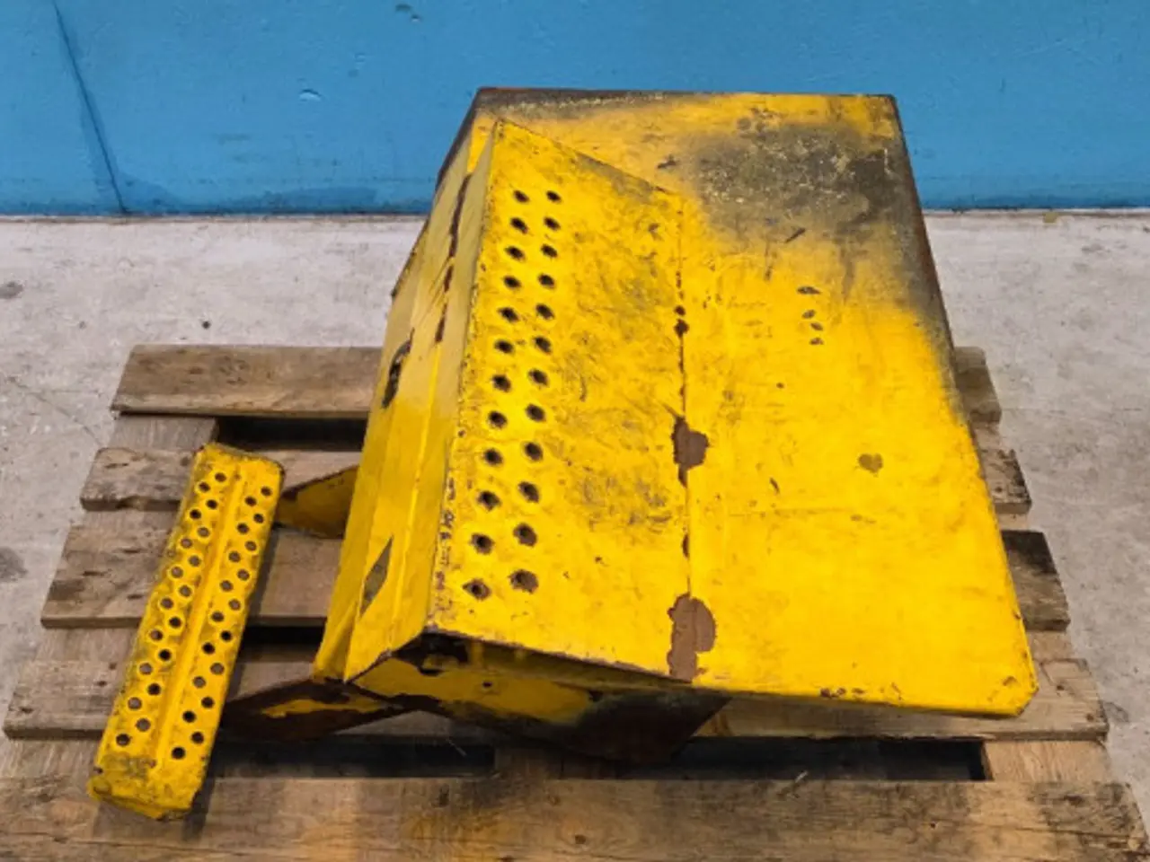 Billede 2 - New Holland FX40 Batterikasse 84011991