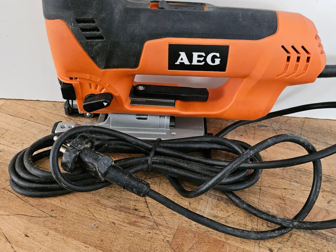 Billede 1 - AEG STIKSAV 705Watt. med 2x5 stk. klinger/Træ