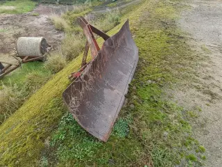 - - - Dozerblad ca. 2 meter