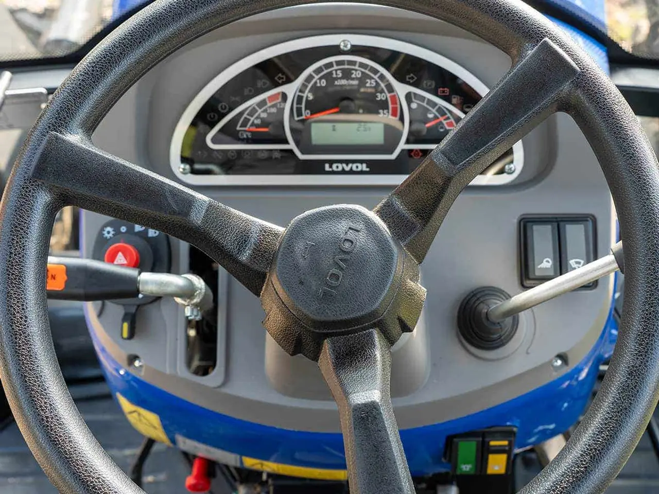 Billede 14 - Traktor Lovol 25 hk med frontlæsser, Stage V