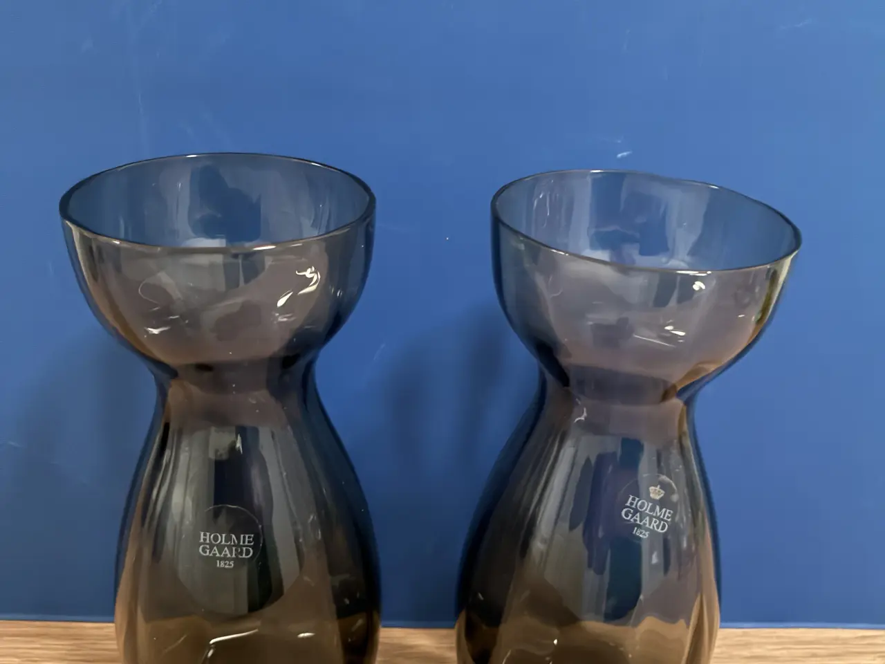 Billede 1 - 2 STK. ENS HOLMEGAARD HYACENTGLAS. RØGFARVET.