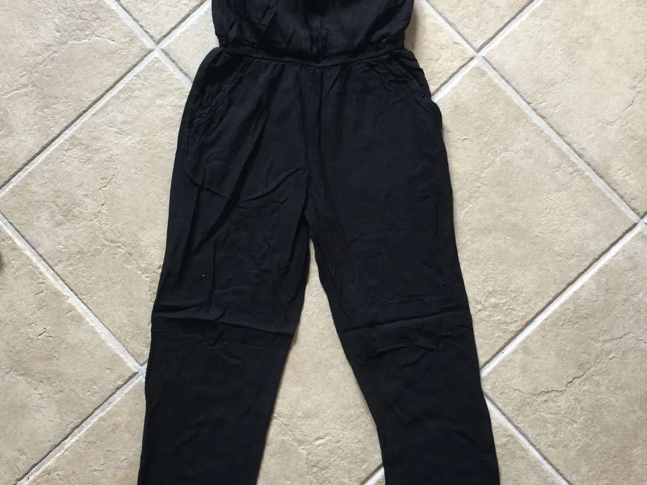 Billede 1 - Pige Jumpsuit / Buksedragter str. 146