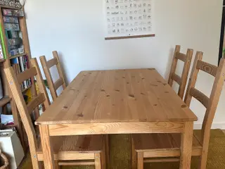 Bord massiv fyr plus 4 stole
