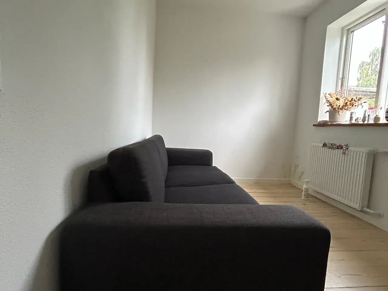 Billede 2 - Mørkegrå sofa fra ILVA