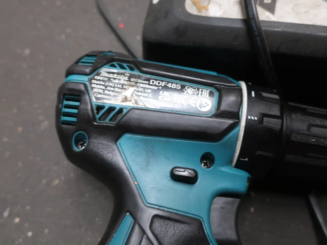 Billede 5 - Skruemaskine samt lader og 2 stk. batterier MAKITA
