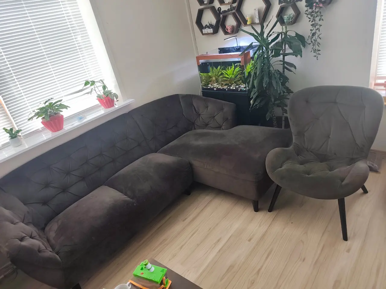 Billede 4 - Brun velour sofa fra Ilva
