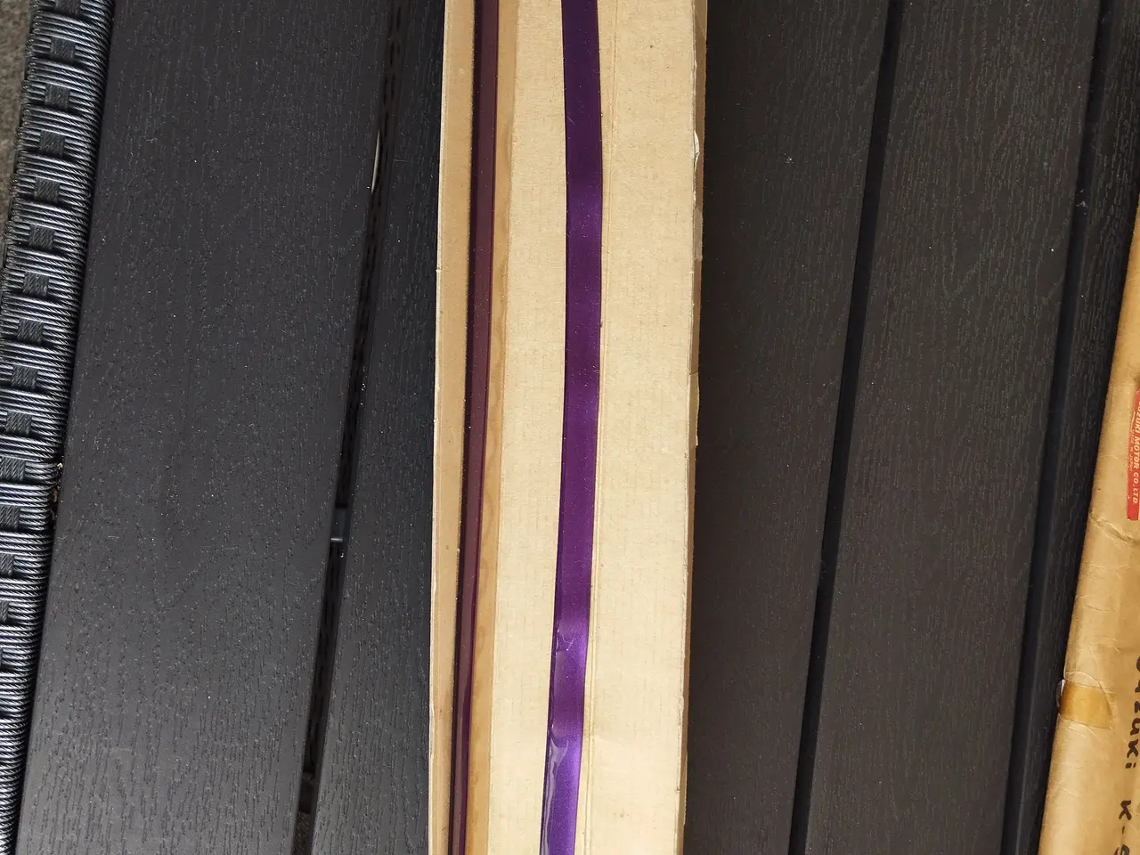 Billede 2 - Tape til at sætte på sæde til Suzuki m.c. lilla.