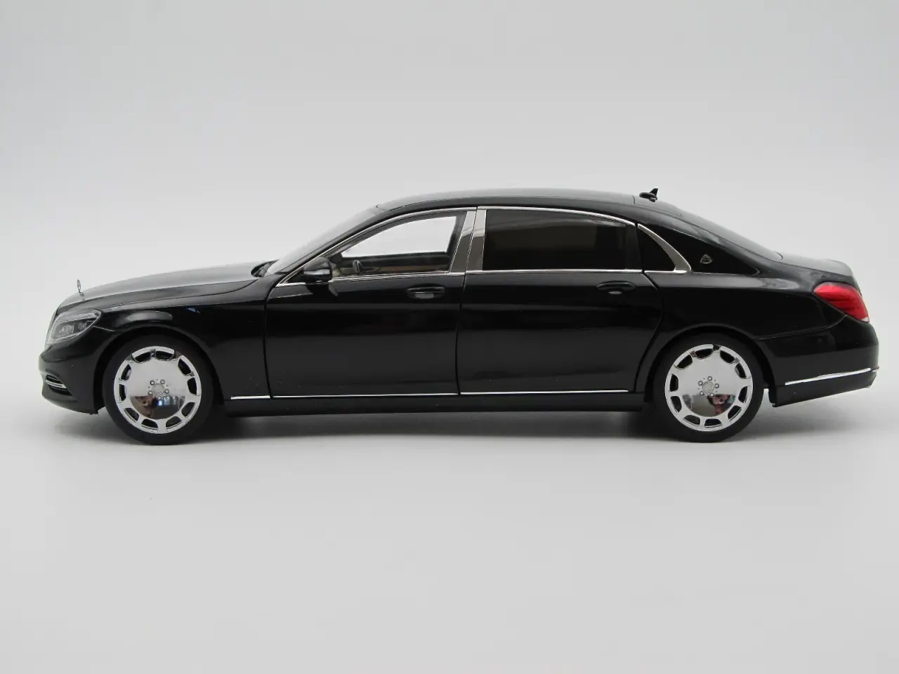 Billede 2 - 2016 Mercedes Maybach S600 V12 AUTOart - 1:18