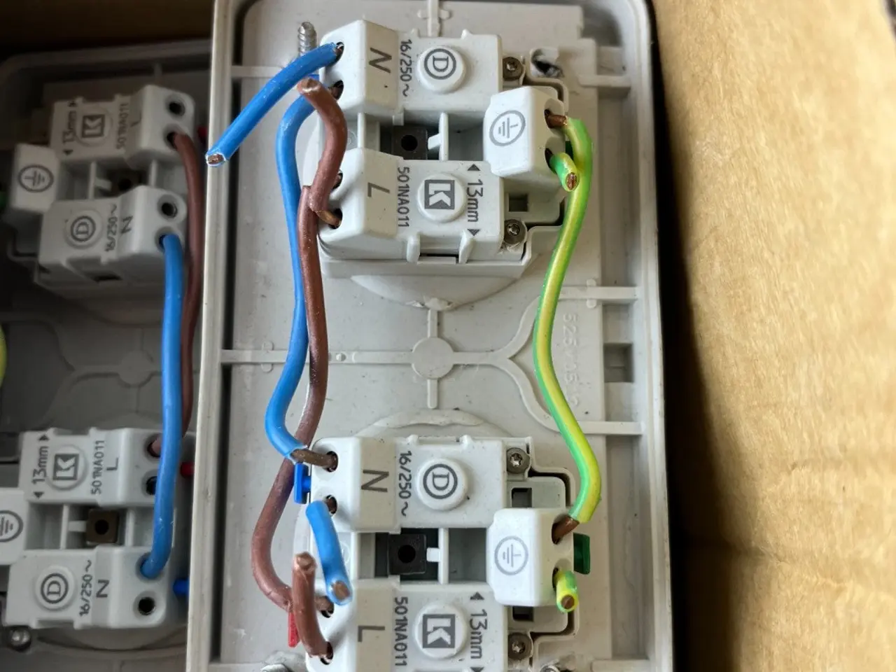 Billede 3 - parti Surface Mount IP44 Schuko Sockets & Rotary