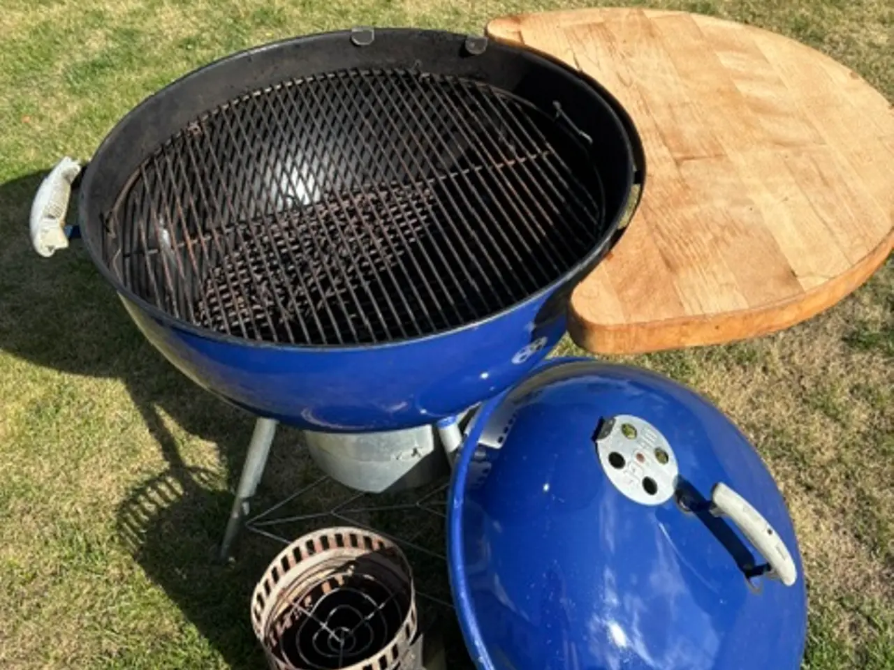Billede 1 - Weber kuglegrill med lille anretterbord