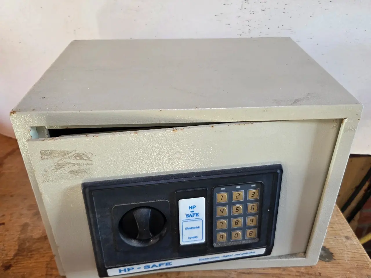 Billede 1 - HP Safe værdiskab sælges. H: 25 cm B: 35 cm D: 25