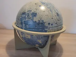 Ældre måne globus