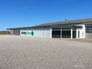 Veldisponeret værksted/lager med autolifte i Tørringhuse