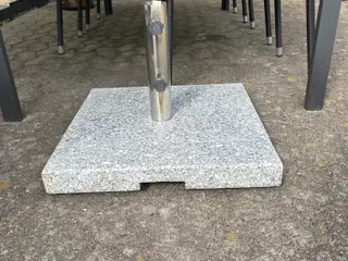 Parasol fod i Granit på hjul 50x50 cm. 40 kg.