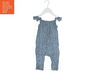 Sommerdragt med blomsterprint fra H&M (str. 74)