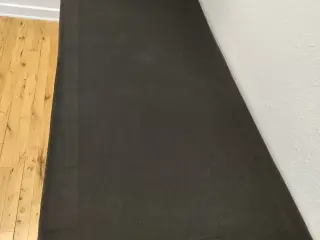 Boksmadras 90x200cm Der følger 4 sengeben med