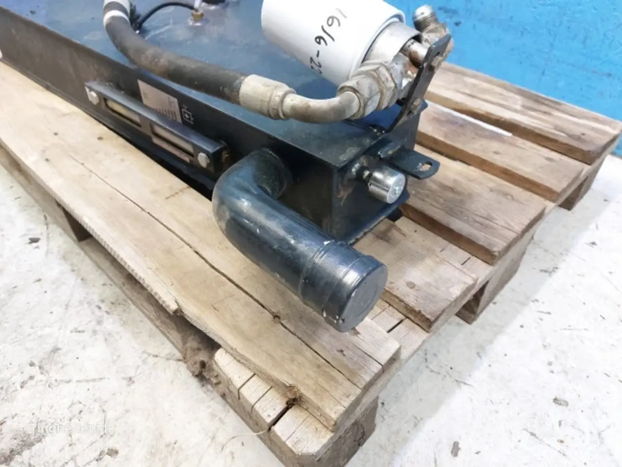 Billede 13 - New Holland BB9090 Hydraulik Olietank 700732534
