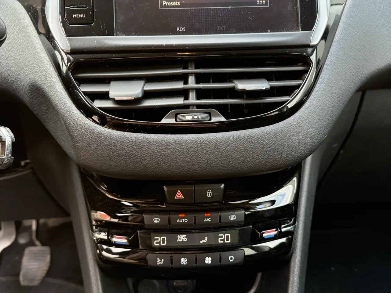 Billede 6 - Peugeot 208 1,6 hdi 100hk 33,3km/