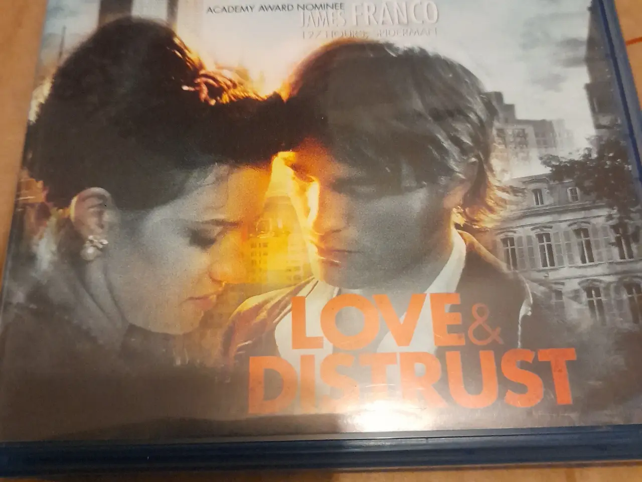 Billede 1 - Love & distrust