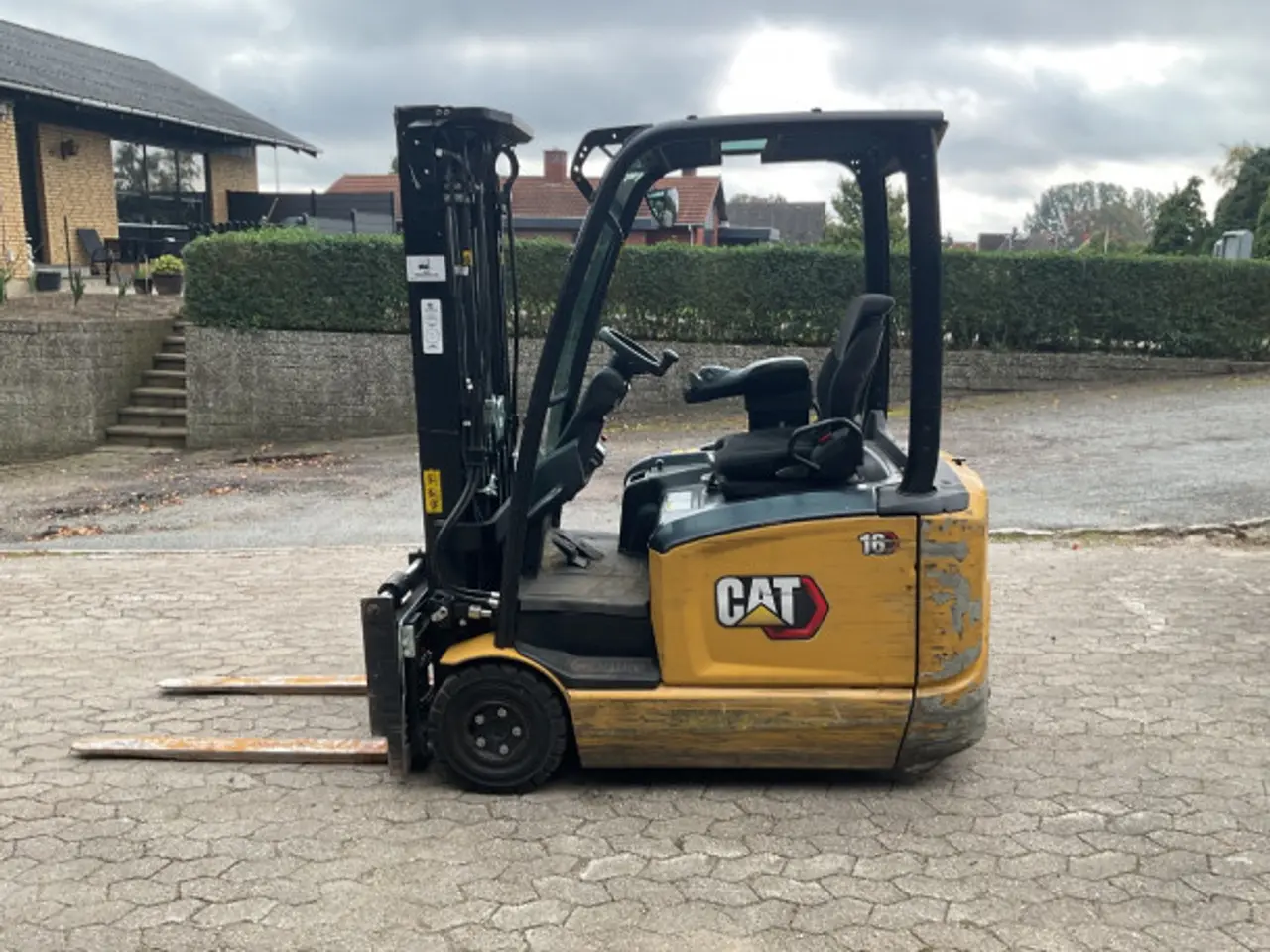 Billede 1 - CAT 1600kg Eltruck Fra2020 Med alt udstyr indbygget vægt på gafler