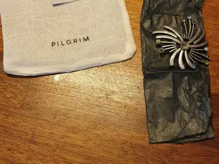 Pilgrim broche