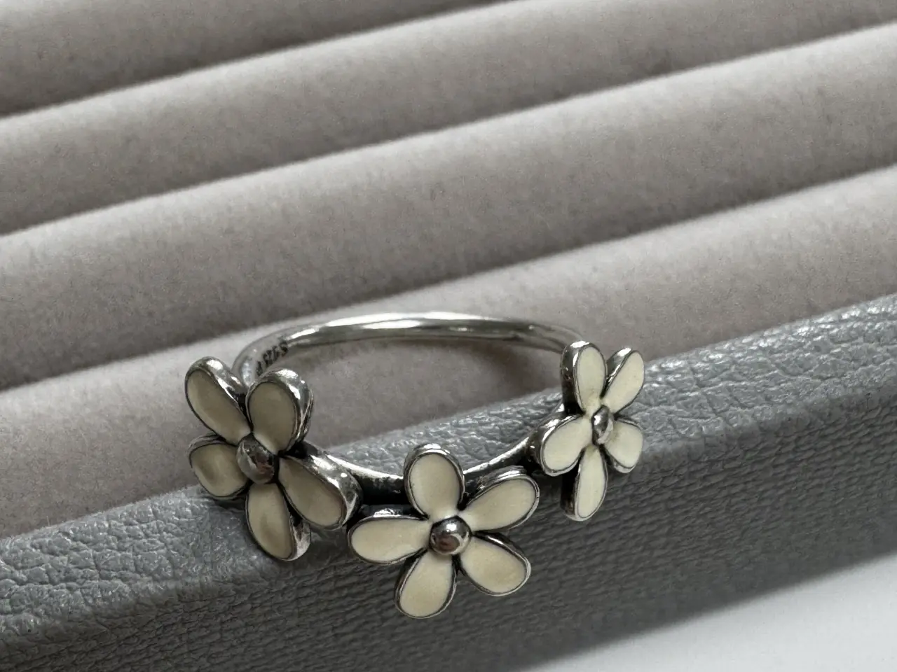 Billede 7 - Udgået Pandora “Darling Daisies” ring / str.52