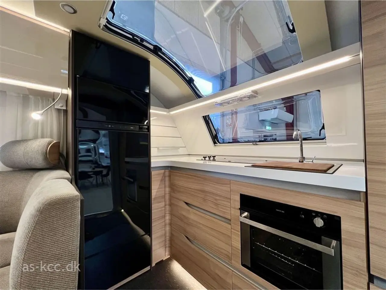 Billede 5 - 2021 - Adria Alpina 663 HT Alde Centralvarme Adria Alpina 663 HT årg. 2021. 4 sovepladser, 6 siddepladser