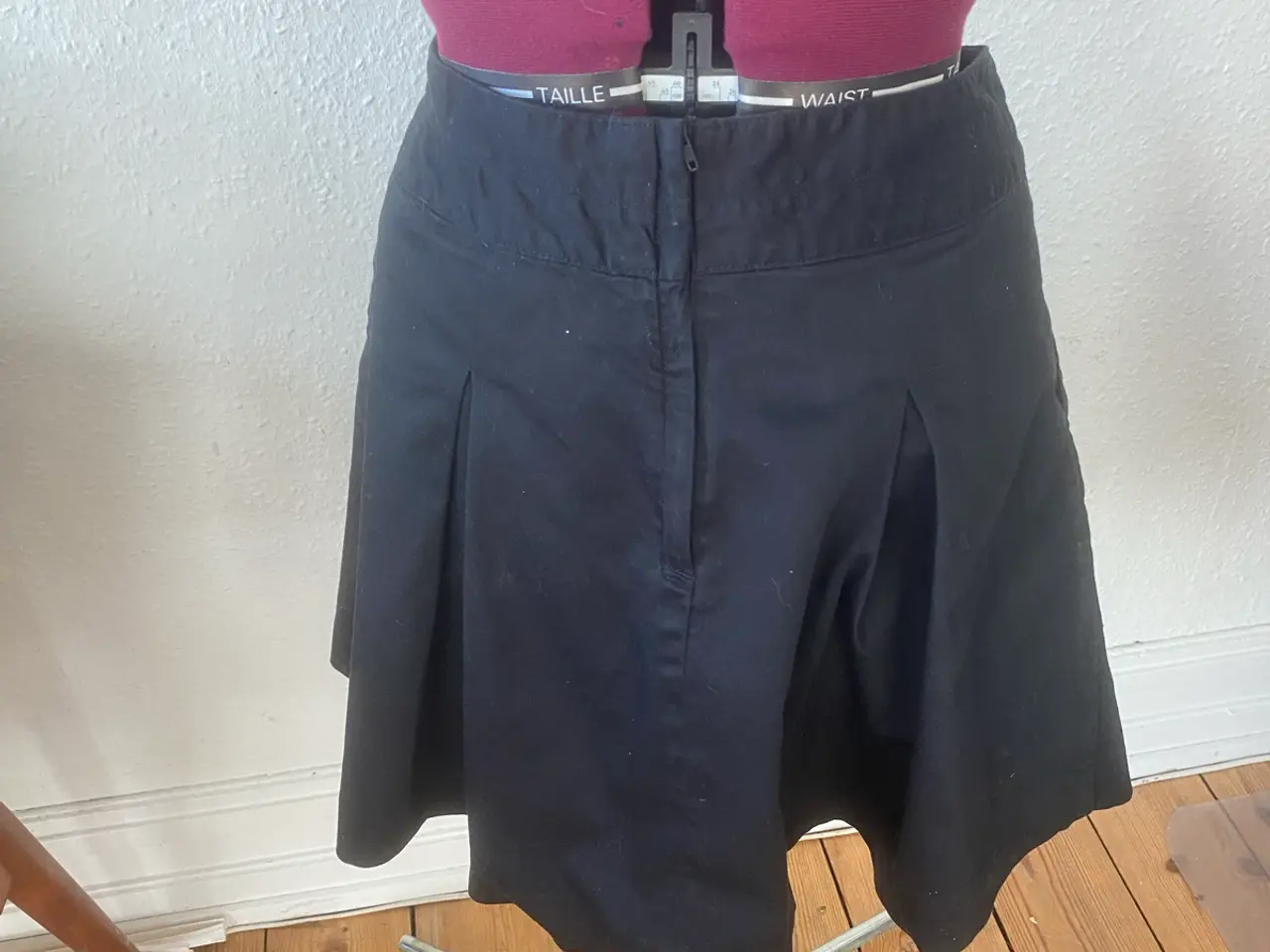 Billede 4 - H&m nederdel 38