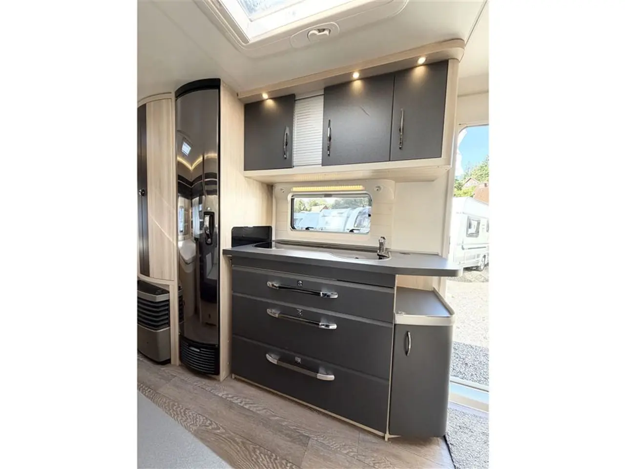 Billede 8 - 2020 - Hobby De Luxe Edition 650 KMFe Franskseng-Køjer-Gulvtemp.-Mover-Telt