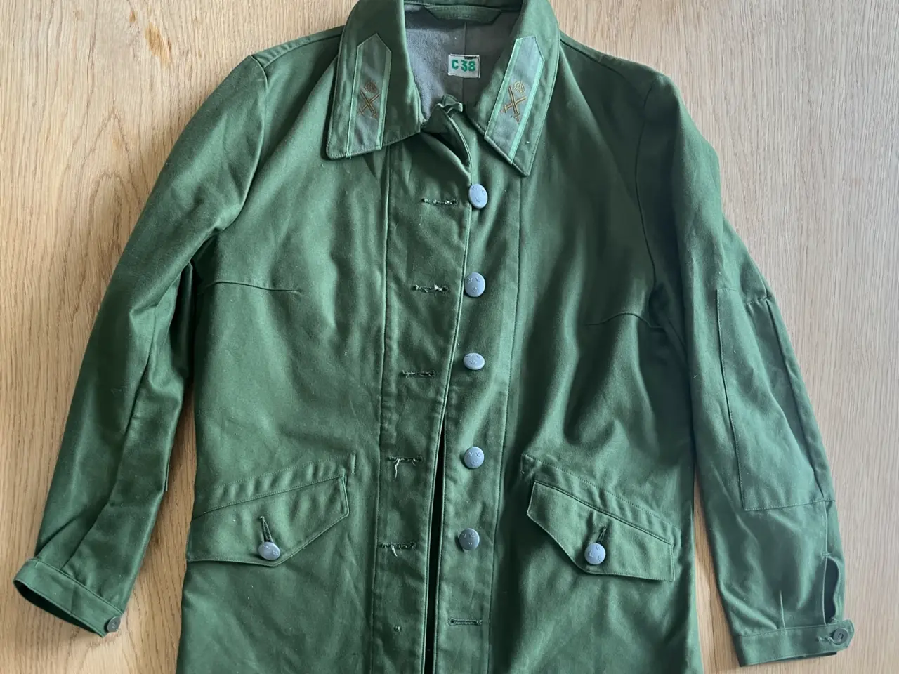 Billede 1 - Svensk uniformsjakke fra 1974 / kamptropperne
