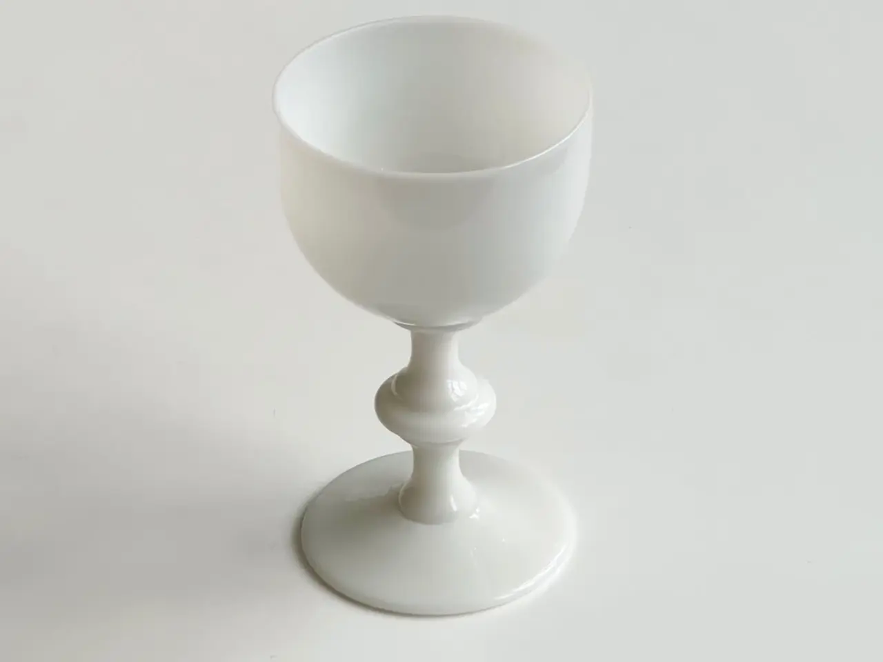 Billede 3 - Vinglas, hvid opalineglas