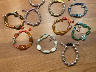 Nye knyttede armbånd