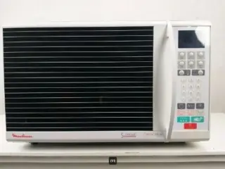 Fin mini-combi ovn med massere funktioner.