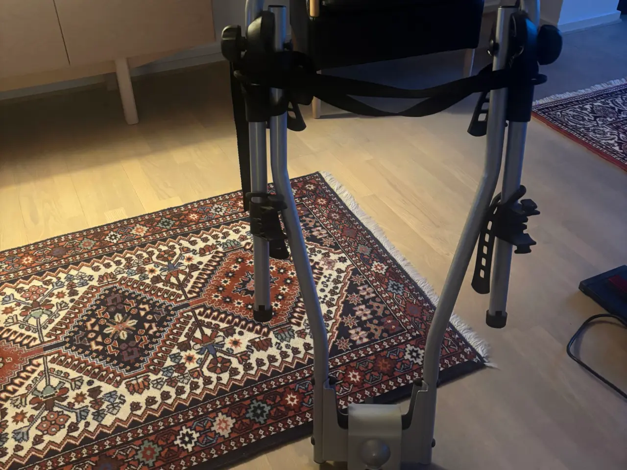 Billede 3 - Thule cykelstativ til 30 kg og nummerpladeholder