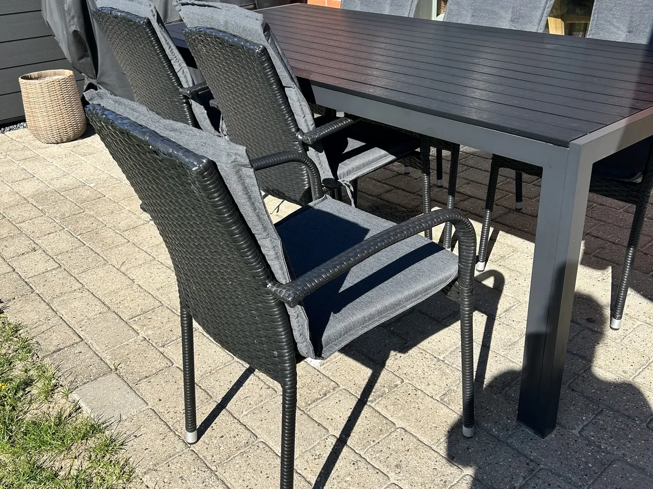 Billede 2 - Havebord med 6 stole samt hynder