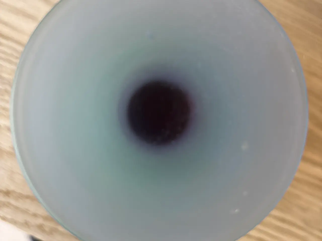 Billede 3 - 5 vintage-glas på fod i farvet, matteret glas