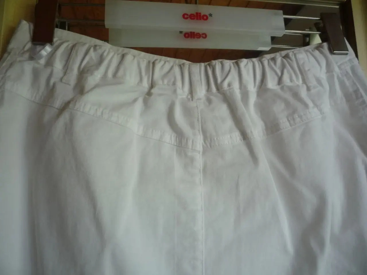 Billede 4 - Super flot hvid nederdel, mrk. Share