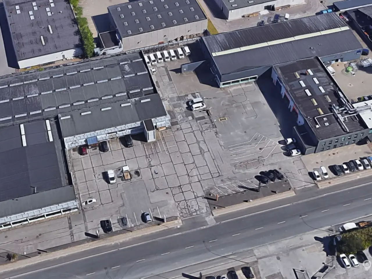 Billede 1 - Nemme og bynære P-pladser i Åbyen - tæt på Frichsparken