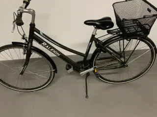Raleigh damecykel med 7 gear.