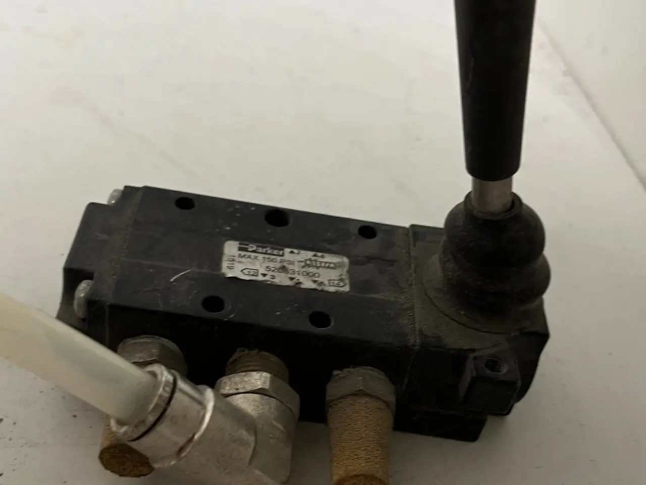 Billede 1 - Parker 5203.31000 Pneumatic Lever ventil 5/2 1/4"