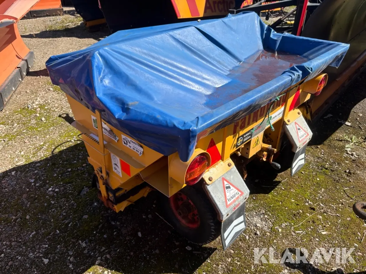 Billede 2 - Saltspreder Falköbing T-7 H efterløber