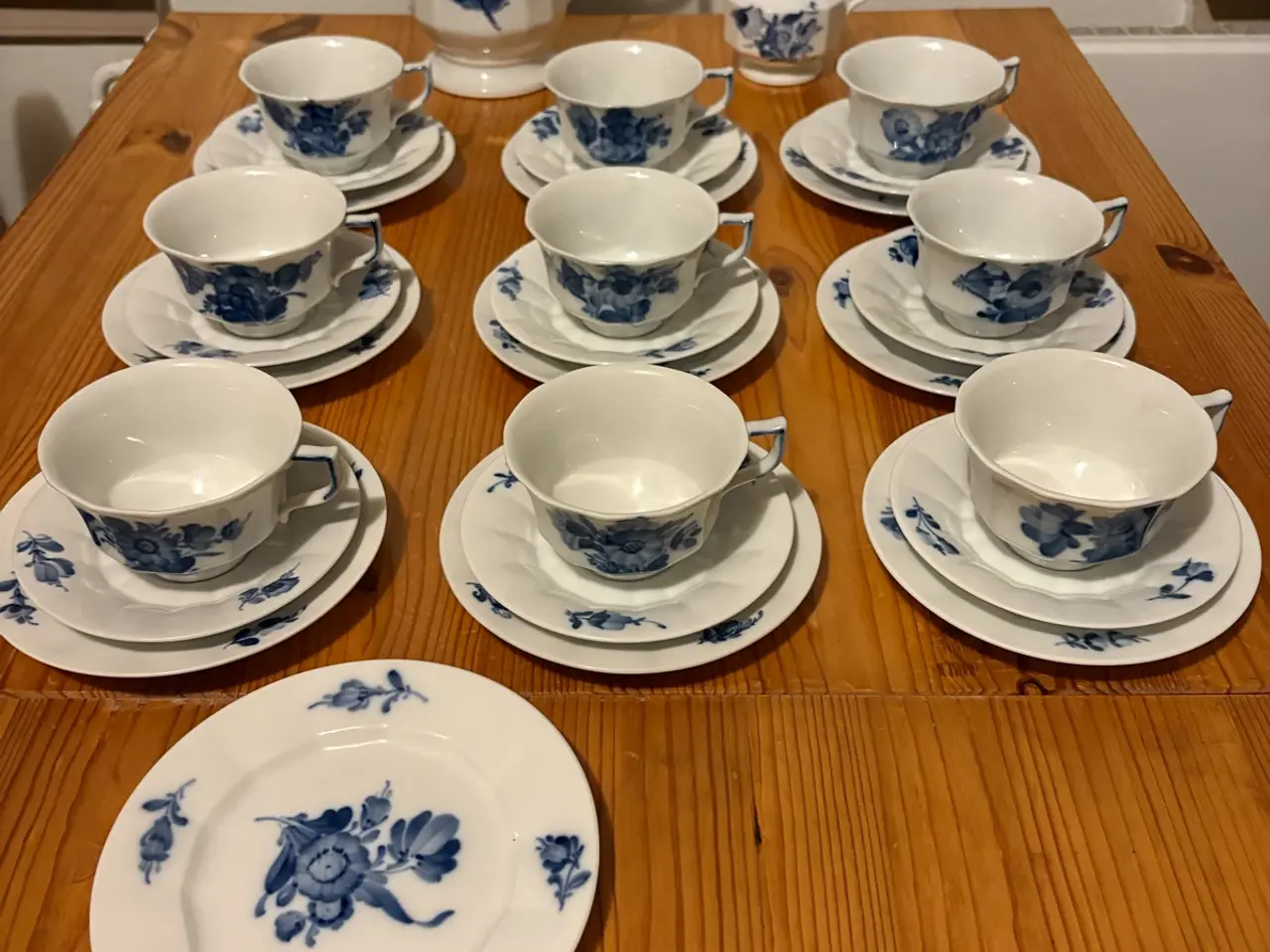 Billede 2 - Royal Copenhagen Blå Blomst Kantet Sæt