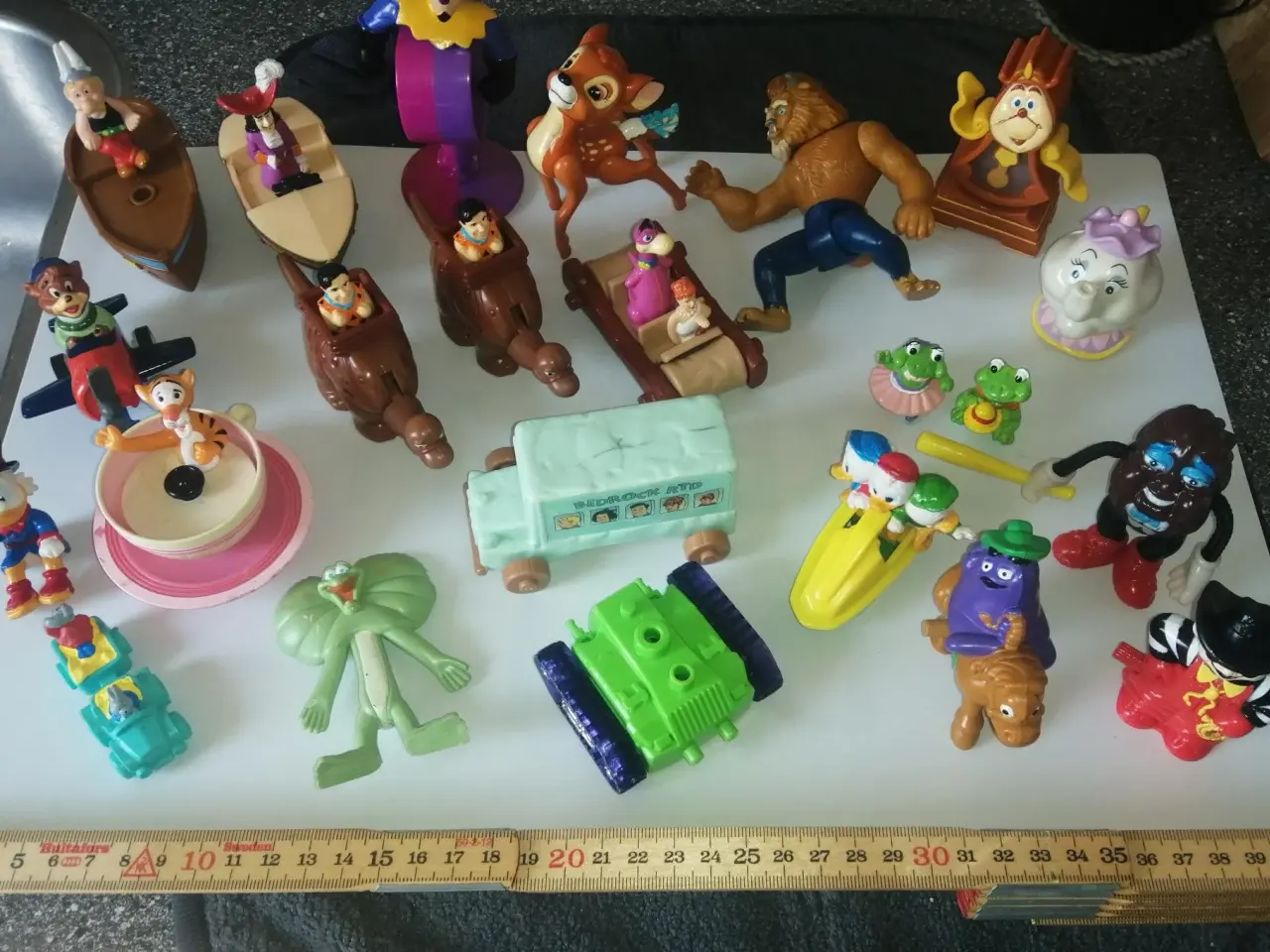 Billede 2 - 23 FIGURER,BL.A. DISNEY, FLINTSTONE, SKØNHEDEN OG